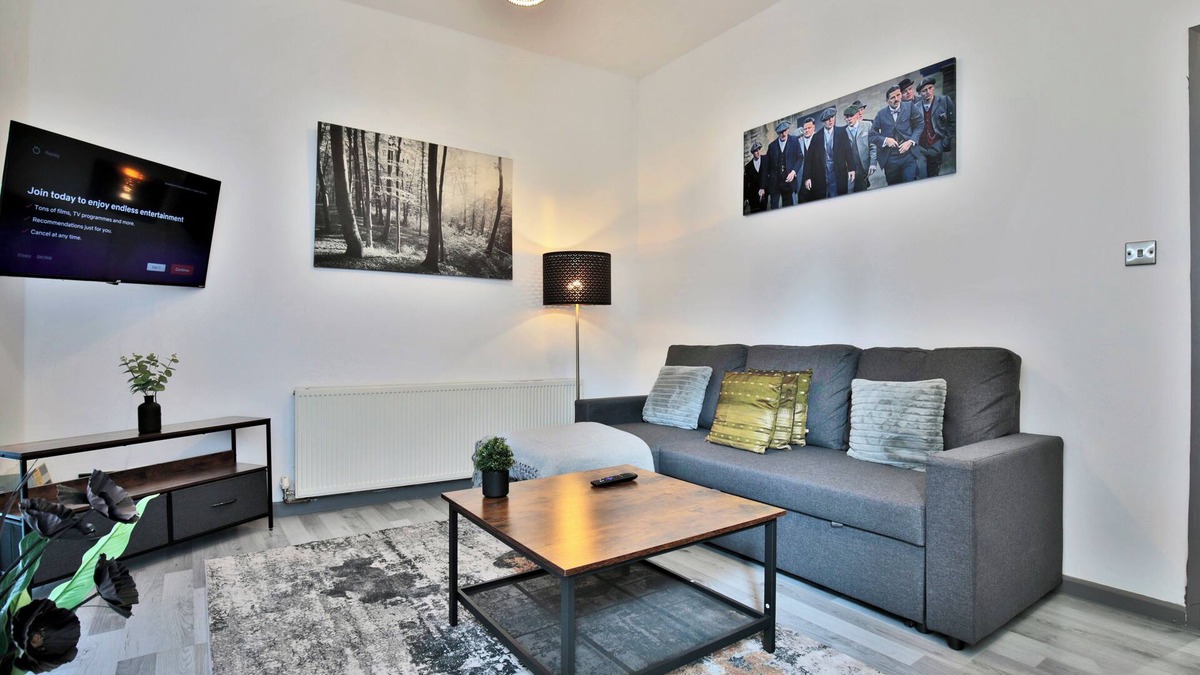 Kirkham House | 2 Bed House House In Town Centre