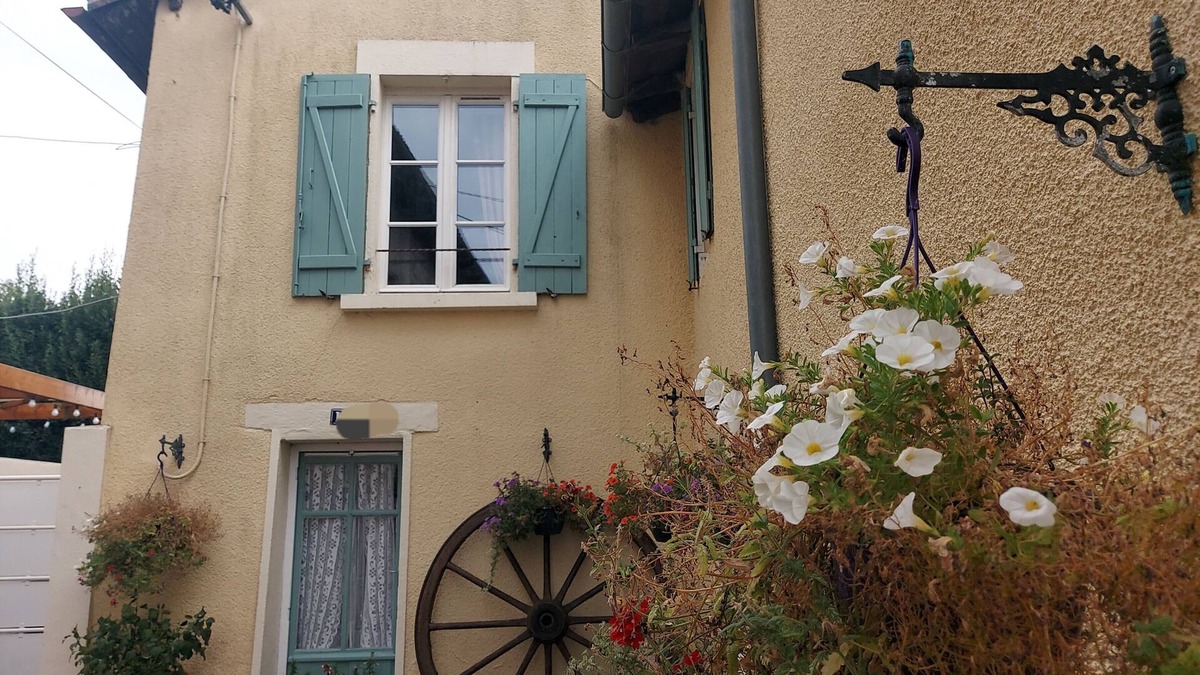 Confolens House | 2 Bed House with Mountain View, Garden and Bbq