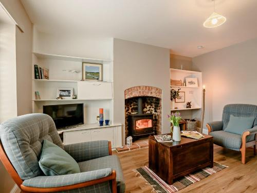 Briston House | 2 Bed in Briston 91371