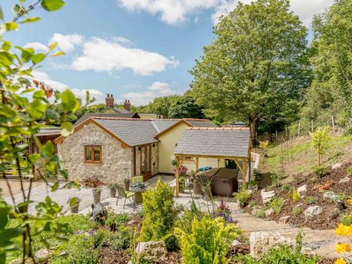 Lixwm House | 2 Bed in Lixwm 88028