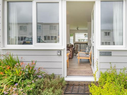 Pembroke House | 2 Bed in Pembroke FB101