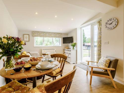 Taunton House | 2 Bed in Taunton 83696