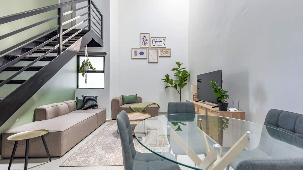 Parkwood Apartment | 2 Bed Penthouse | Perfectly located by Rosebank