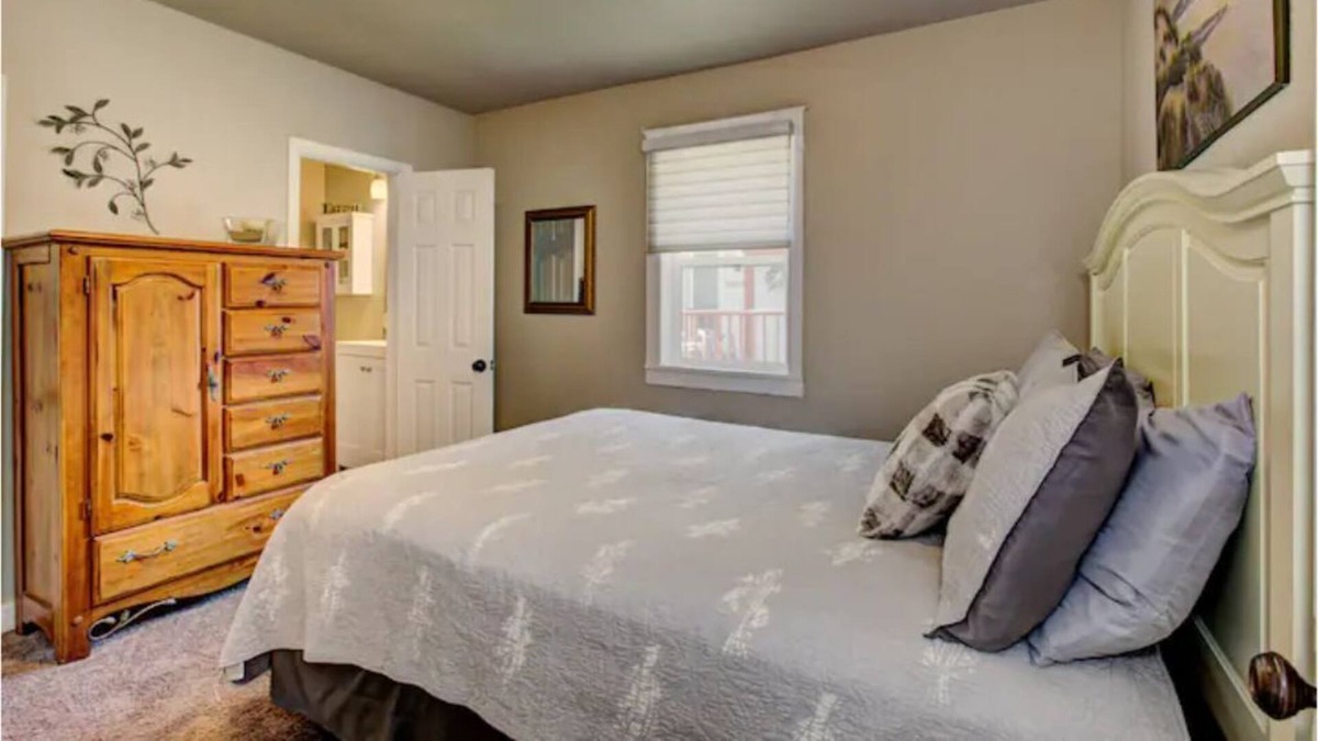 Depot Bench House | 2 bed Pet-Friendly in Great Central Boise location