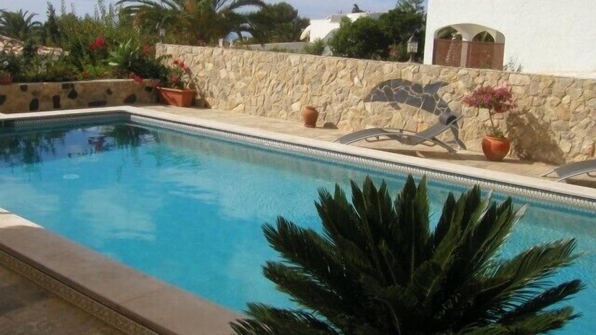 Salema Cottage | 2 bed property with private pool and superb views - a rare find in Salema