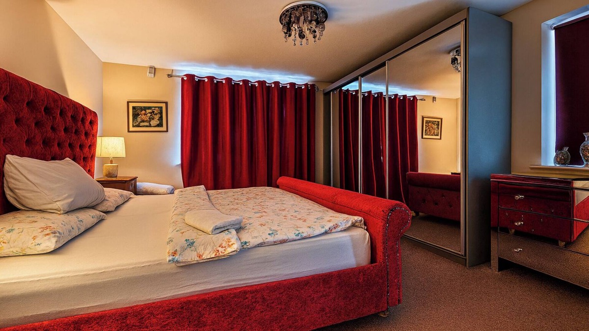 Lacey Green House | 2 Bed-Sleeps 5-Private Garden-Free Parking