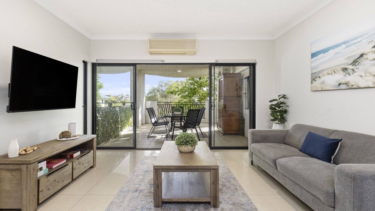 South Brisbane Apartment | 2-Bed Urban Haven with Parking and Balcony