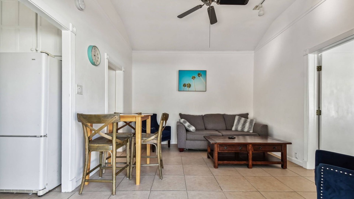 Pass-a-Grille Villa | 2 bed Villa in Relaxing Pass-A-Grille. Half a Block from the Beach