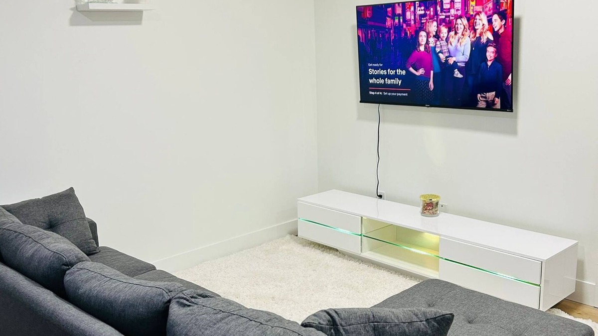 Northeast Edmonton House | 2-Bed, w/In-Unit Washer & Dryer, Cozy Living,1-2 Min Drive to Anthony Henday!