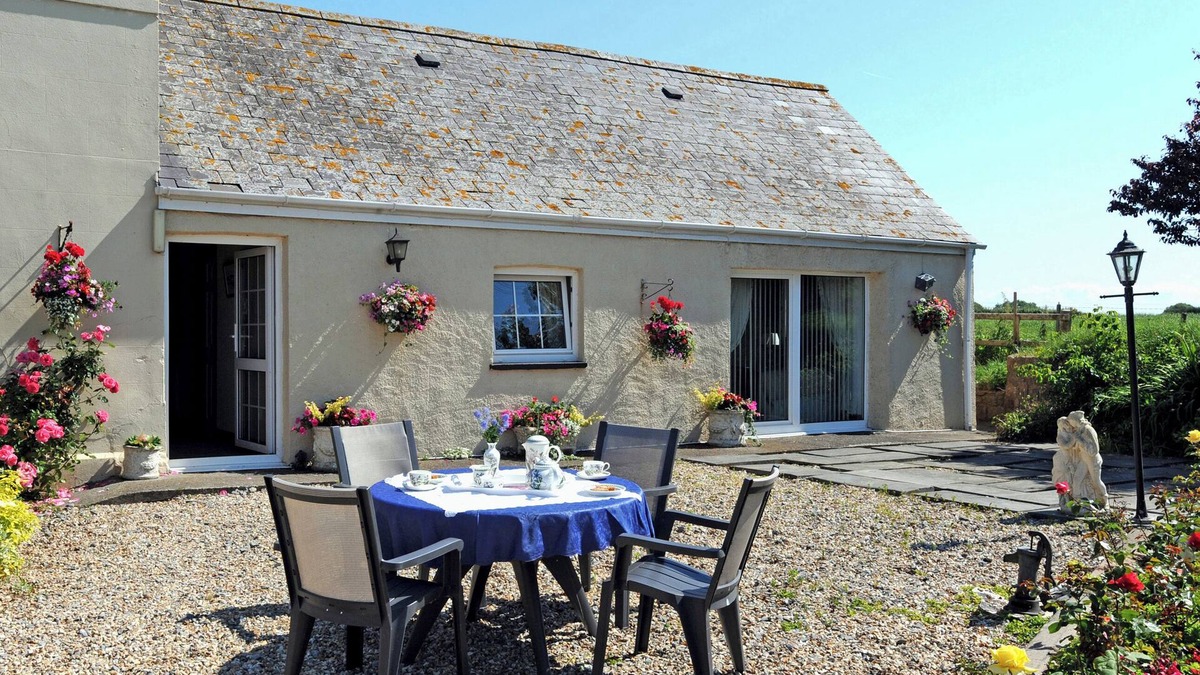 Pembroke Cottage | 2 bedroom accommodation in Cosheston near Pembroke