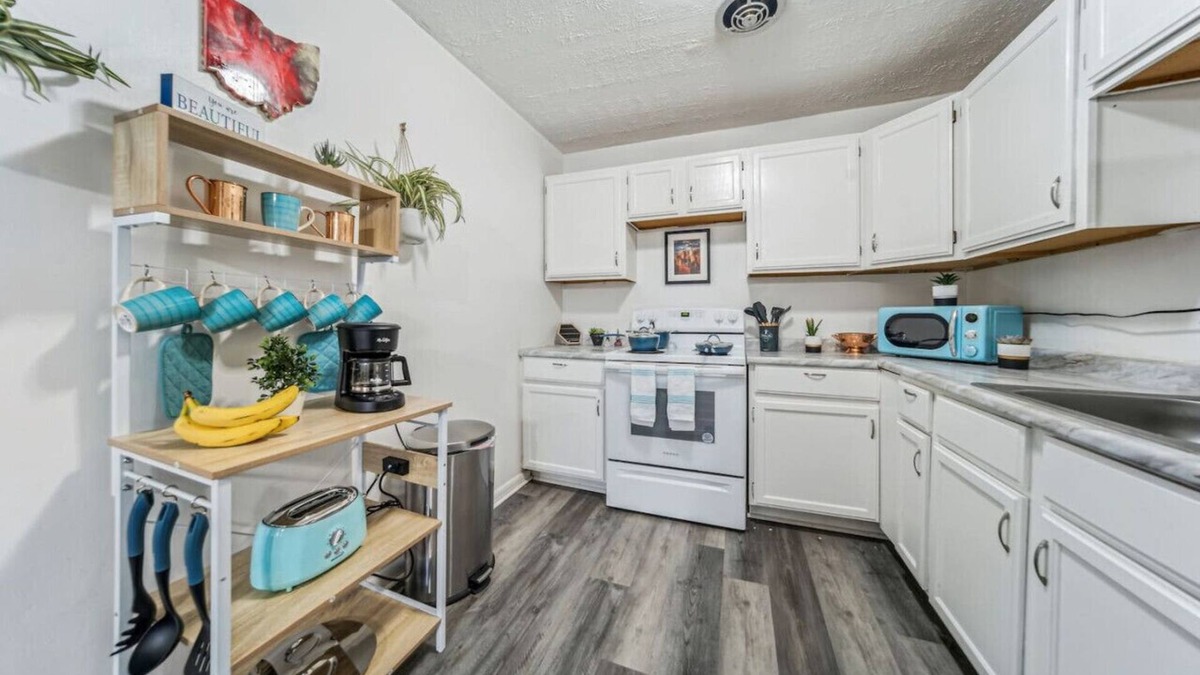 Euclid Apartment | 2 Bedroom 1 Bath Apartment in Euclid