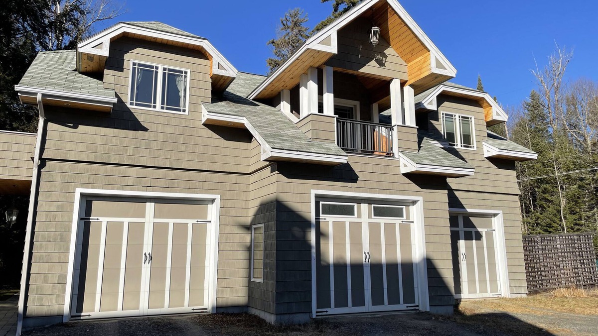Saranac Lake Apartment | 2 bedroom, 1 bath second floor walk up apartment on the lake