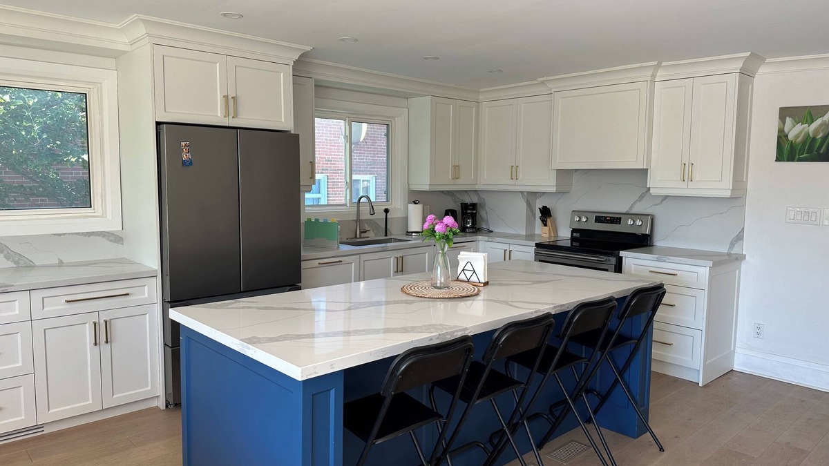 Mississauga House | 2 Bedroom 1 Bathroom house with self check in