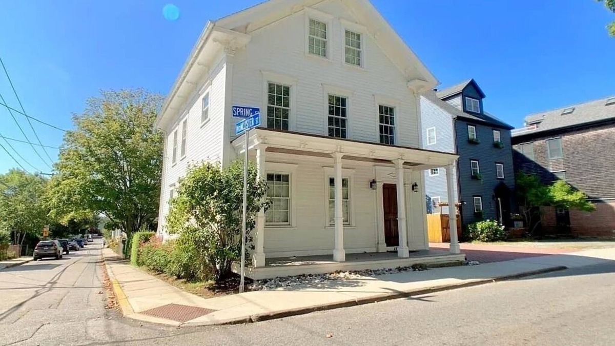 Yachting Village Apartment | 2 Bedroom/2 Bath In the Heart of Newport- Deck + Back Yard + Off-Street Parking!