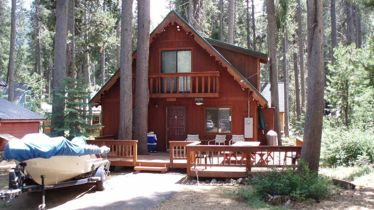 Donner Lake Woods Cabin | 2 bedroom, 2 bath, sleeps 6 adults. West End of Donner Lake DLR#021