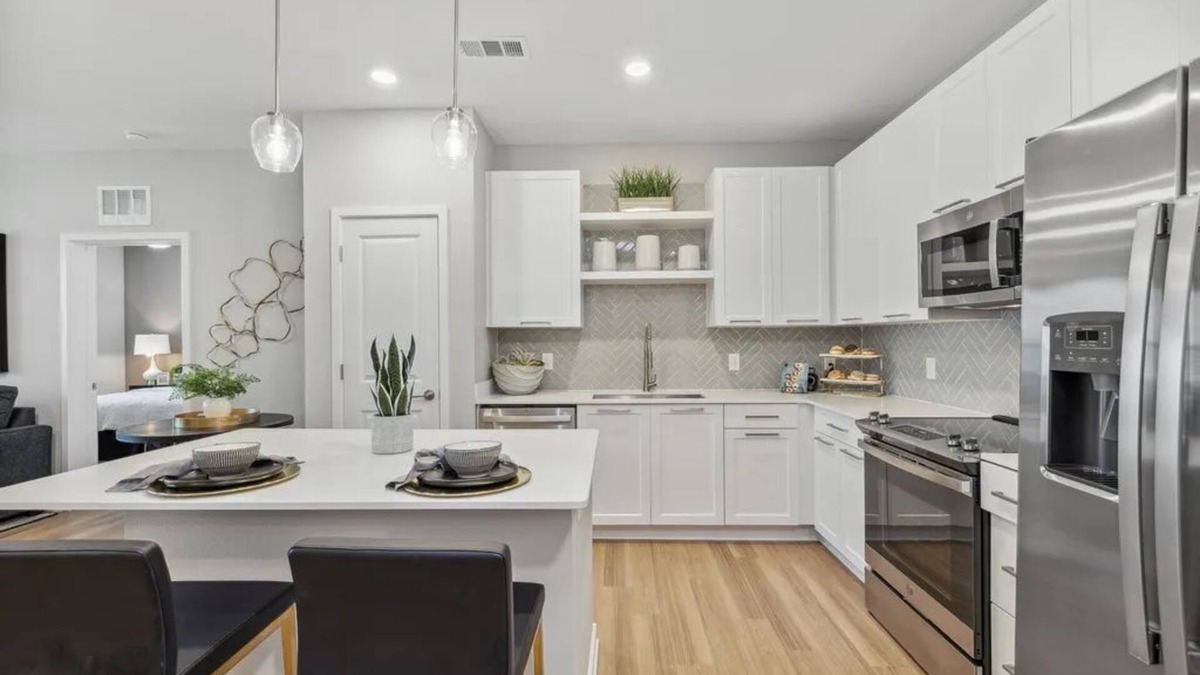 Southside House | 2 bedroom 2 bathroom 7 to 10 miles from the beach, sports arena and downtown