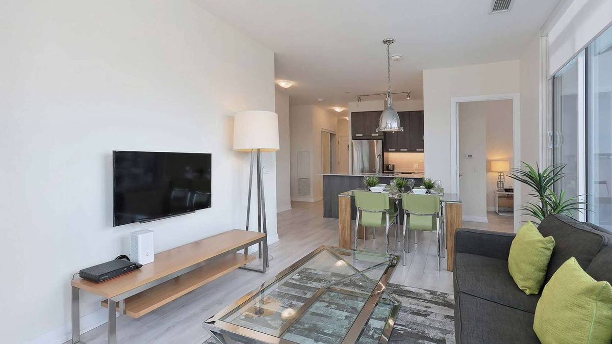 Hurontario Apartment | 2 Bedroom/2 Bathroom Suite