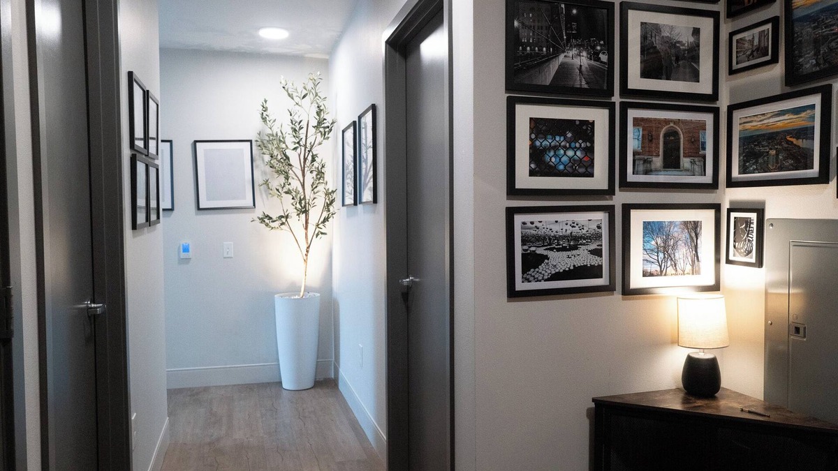 Downtown Seattle Condo | 2-bedroom 2 bathroom condo full kitchen, laundry with WiFi, AC in Capital hill.