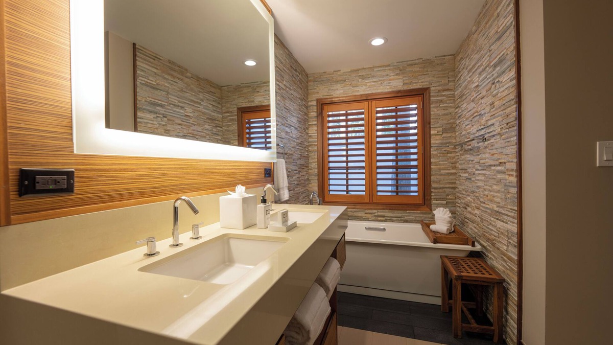 Florida Central Atlantic Coast Resort | 2 Bedroom, 2 Bathroom Luxury Villa with Bay View in Orlando, FL near Disney!