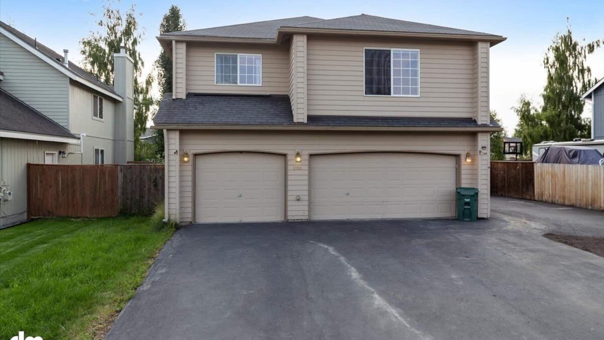 Huffman - O' Malley Apartment | 2 Bedroom 2 Bathroom Home Near Anchorage Golf Course and Zoo