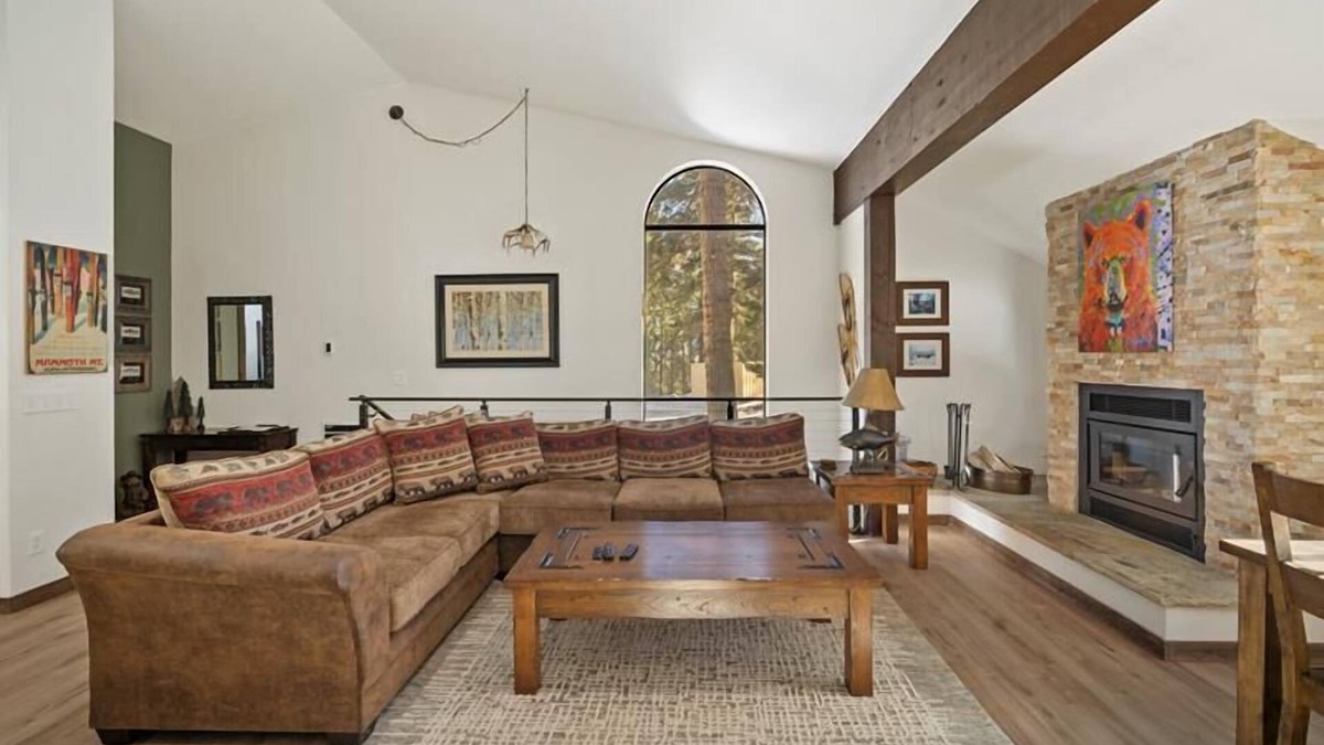 Mammoth Lakes House | 2 Bedroom 3 Bath Condo with Western Charm near The Village