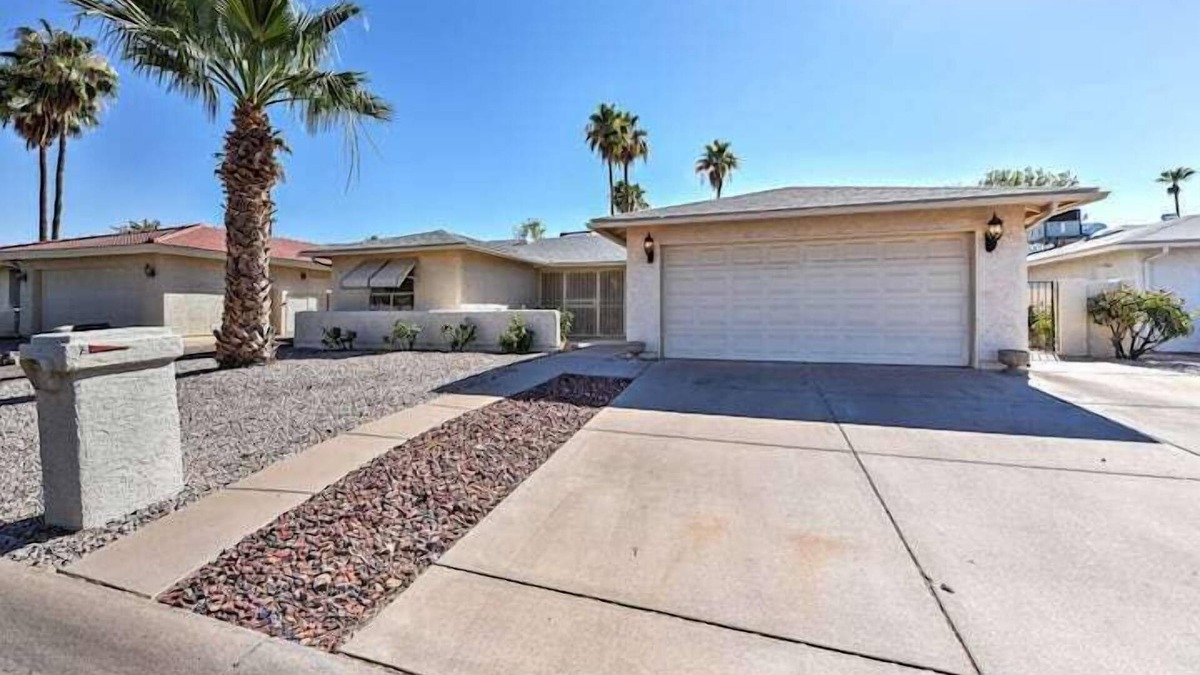 Cottonwood Apartment | 2 Bedroom 656075 by Houzlet
