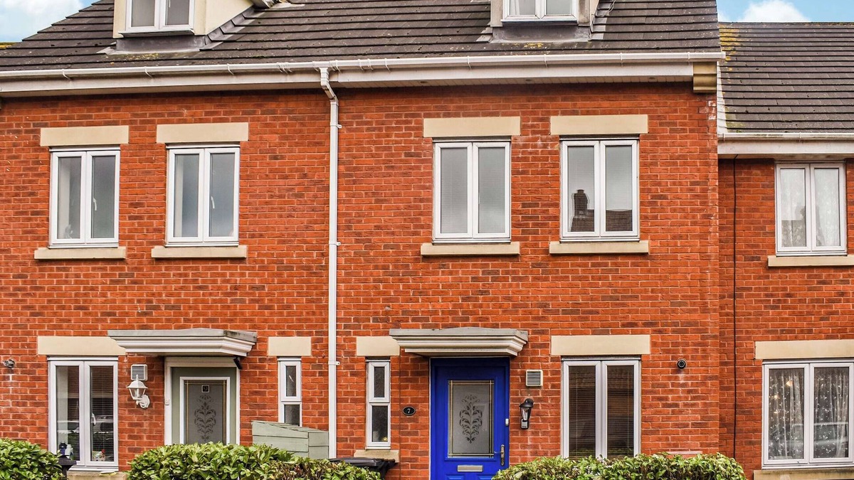 West Kazakhstan Province Cottage | 2 bedroom accommodation in Weston Super Mare