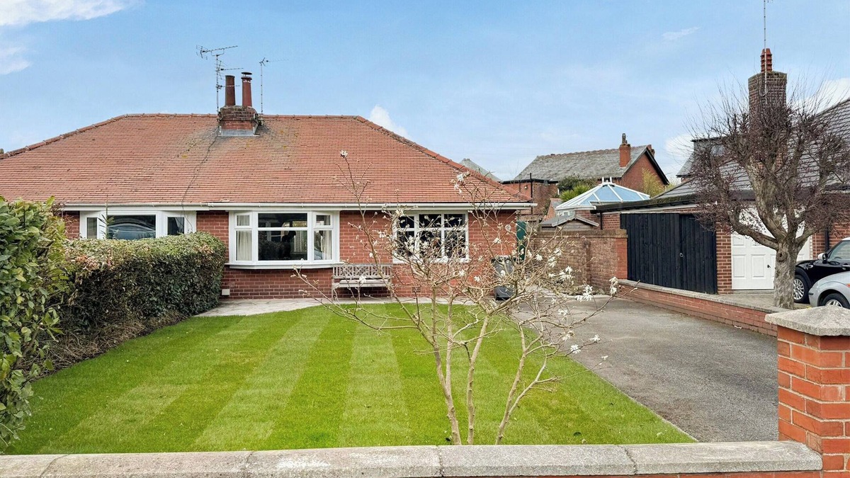 Lytham St. Anne's Cottage | 2 bedroom accommodation in Ansdell, near Lytham St Annes