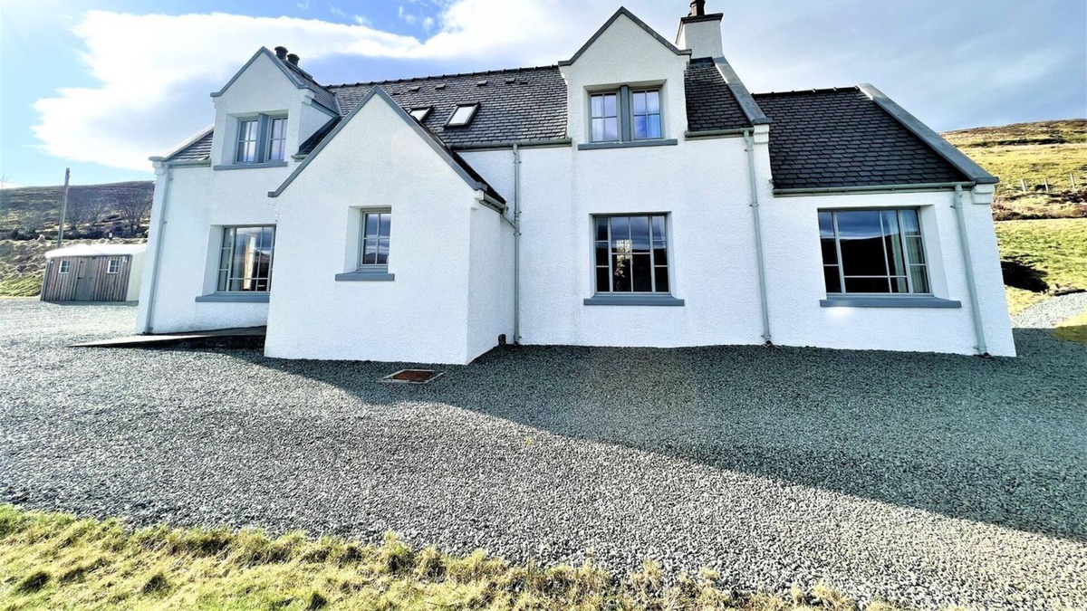 Beinn Orasaigh Cottage | 2 bedroom accommodation in Carbost, near Portree