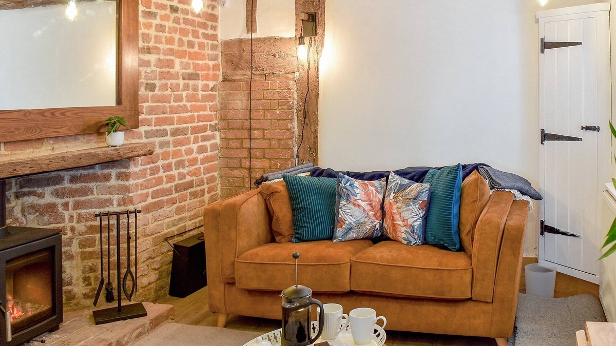 Robertsbridge Cottage | 2 bedroom accommodation in Robertsbridge, near Hastings