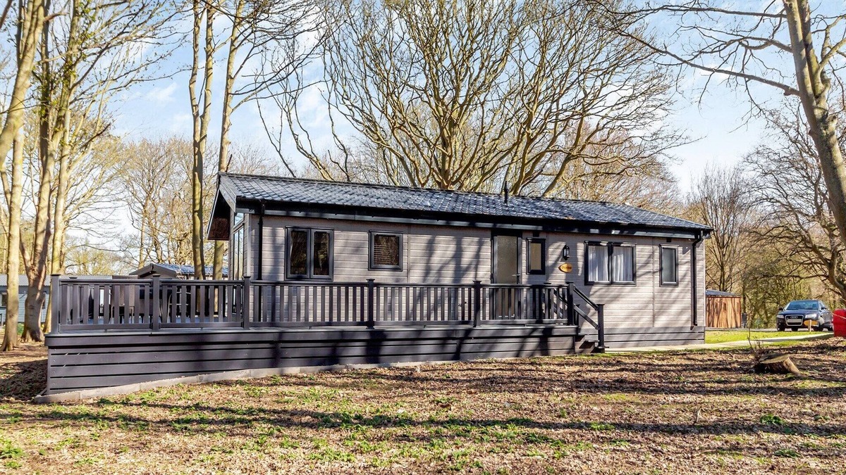 Woolverstone Cabin | 2 bedroom accommodation in Woolverstone, Ipswich