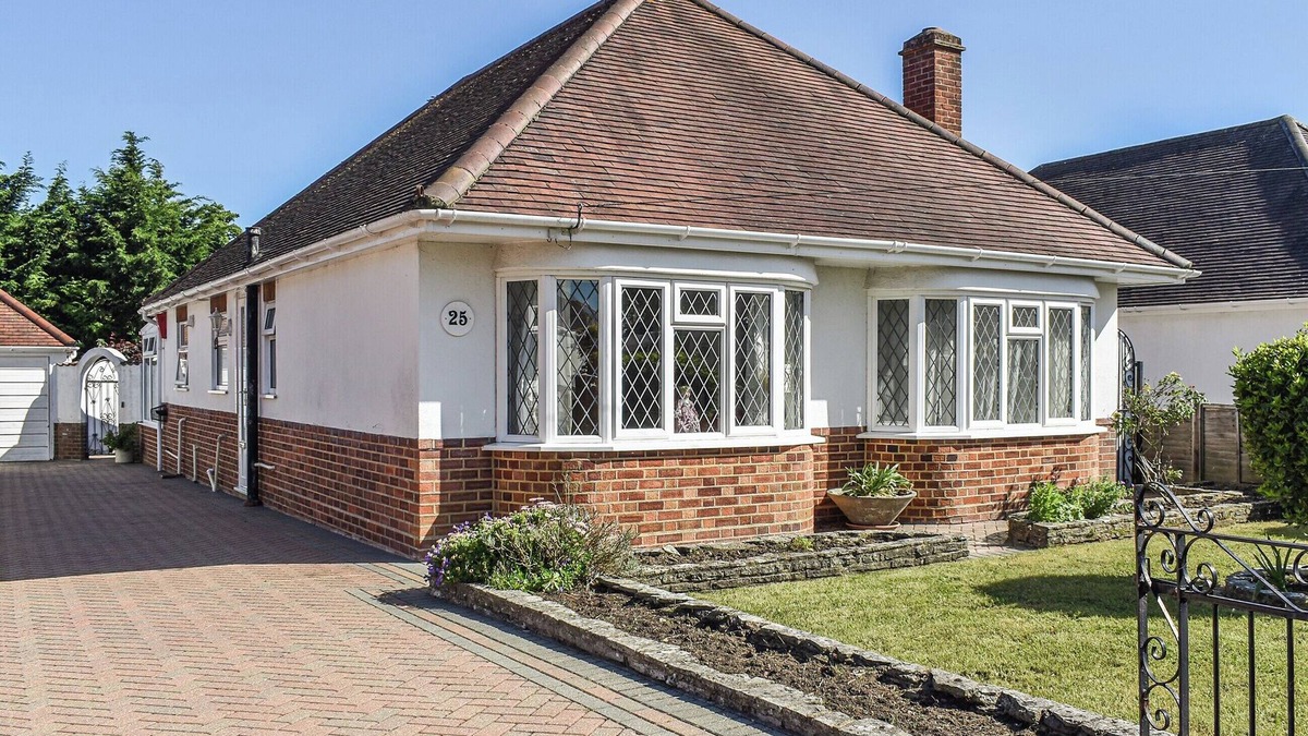 Bournemouth Cottage | 2 bedroom accommodation in Bournemouth