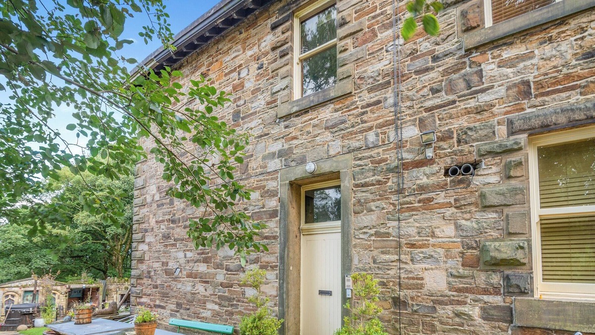 Accrington Cottage | 2 bedroom accommodation in Accrington