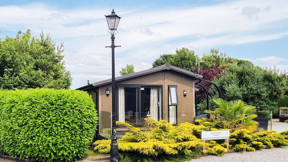 Little Weighton Cabin | 2 bedroom accommodation in Little Weighton, Nr Beverley