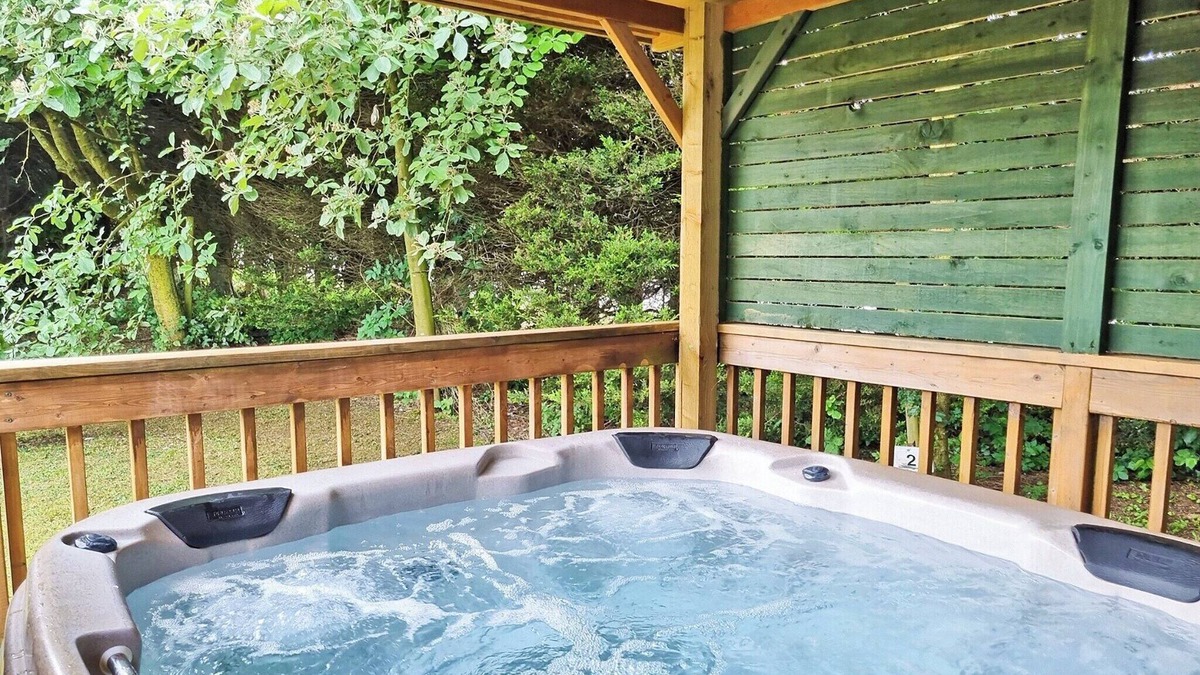 Little Weighton Cabin | 2 bedroom accommodation in Little Weighton, Nr Beverley