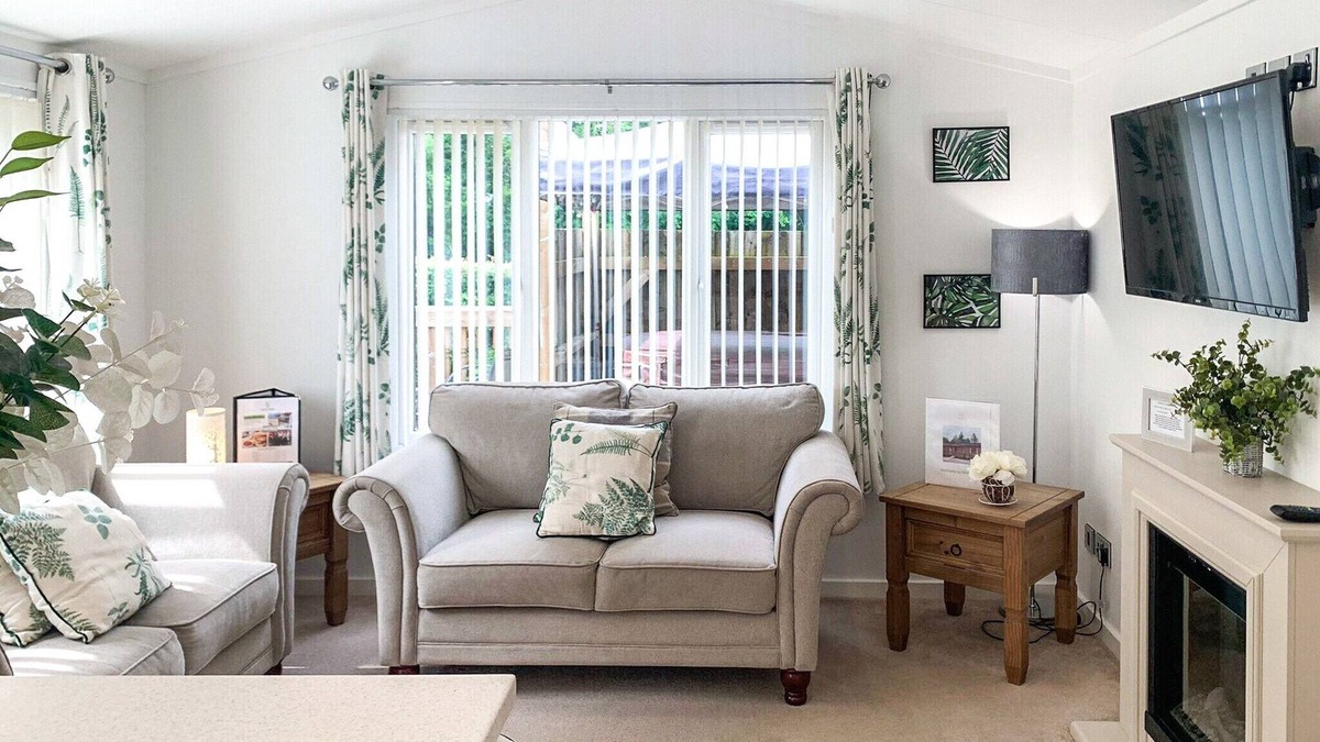 Little Weighton Cabin | 2 bedroom accommodation in Little Weighton, Nr Beverley