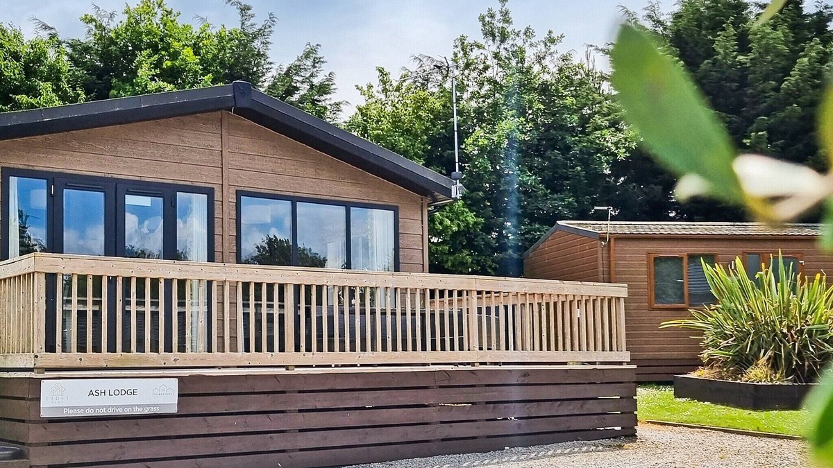 Little Weighton Cabin | 2 bedroom accommodation in Little Weighton, Nr Beverley