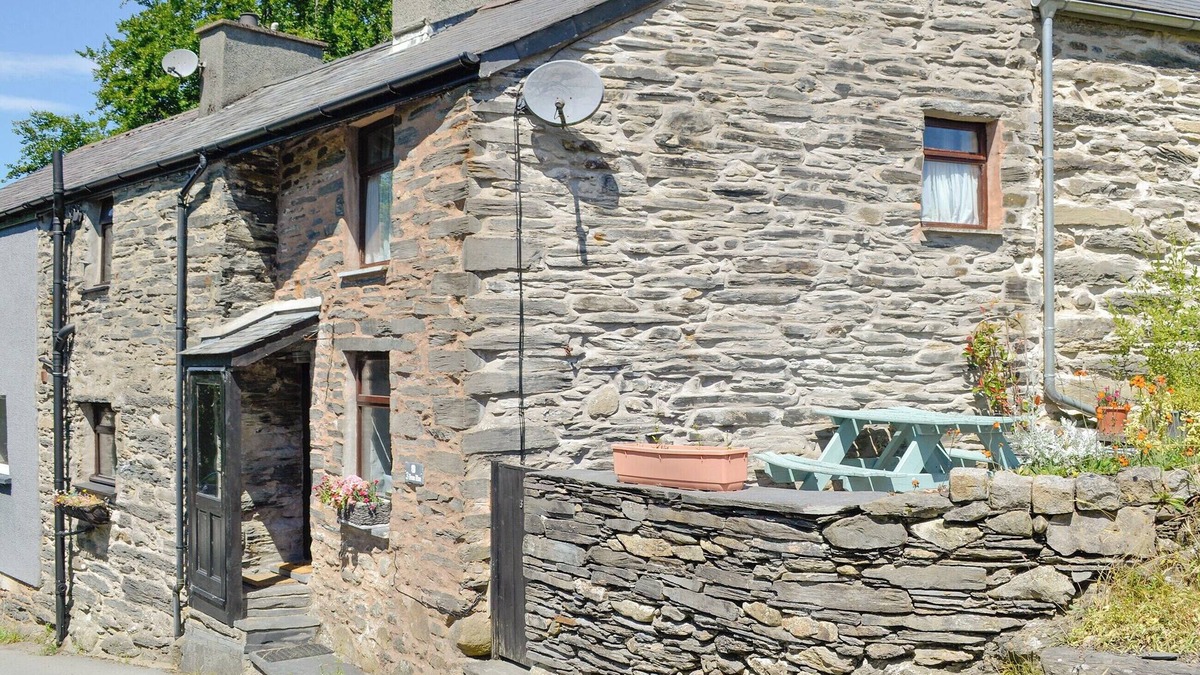 Dolwyddelan Cottage | 2 bedroom accommodation in Dolwyddelan, near Betws-y-Coed