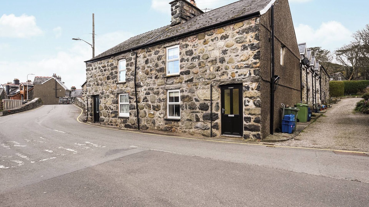 Llwyngwril Cottage | 2 bedroom accommodation in Llwyngwril, near Barmouth