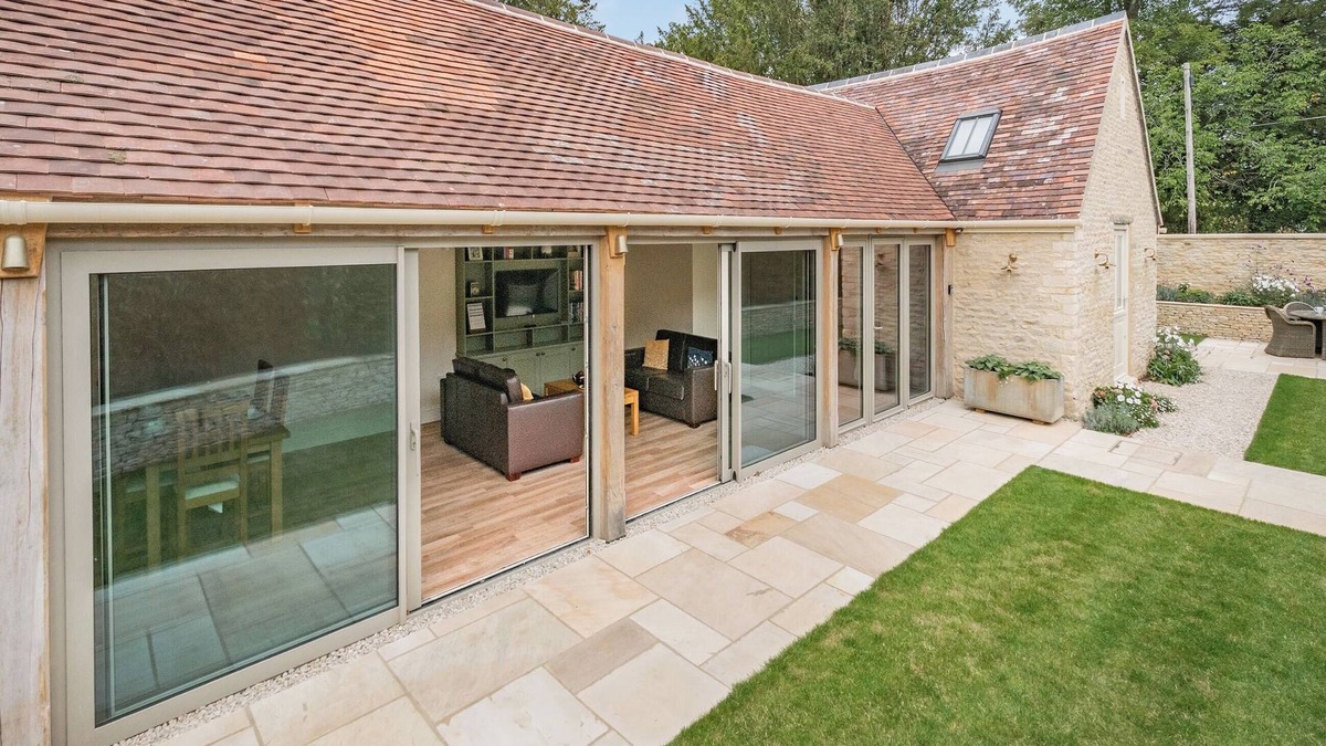Quenington Cottage | 2 bedroom accommodation in Hatherop, near Cirencester