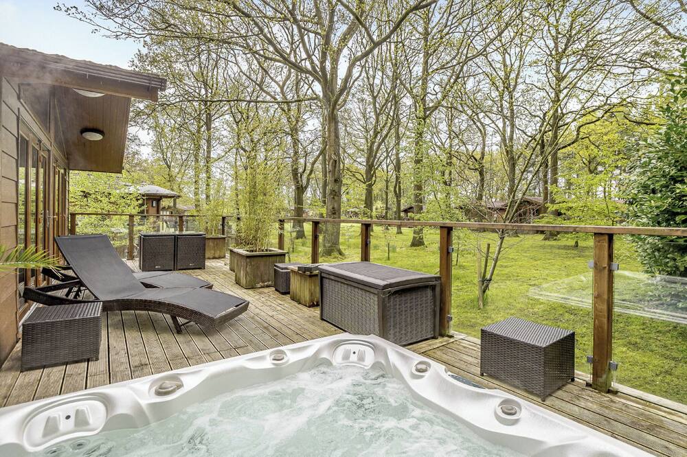 Congleton Ski Chalet | 2 bedroom accommodation in Eaton, Congleton