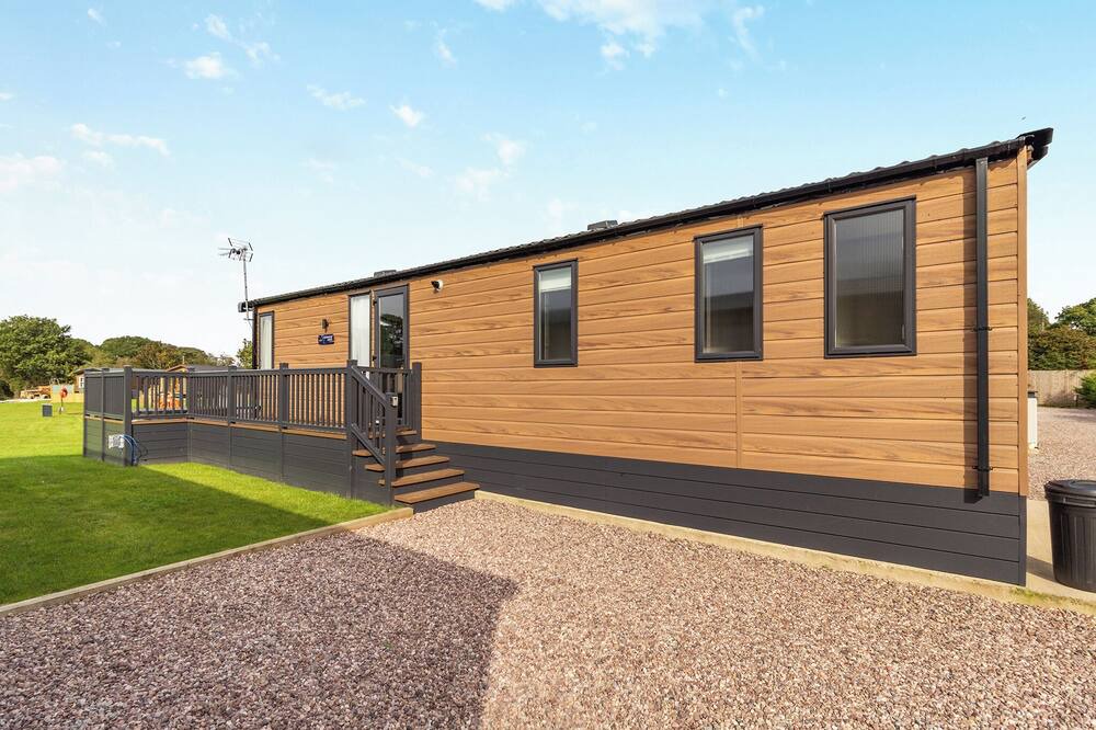 Congleton Ski Chalet | 2 bedroom accommodation in Eaton, Congleton
