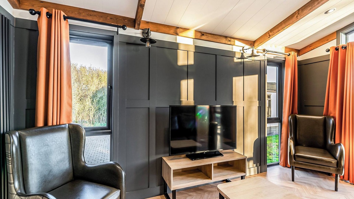 Saintbury Ski Chalet | 2 bedroom accommodation in Snitterfield, Stratford Upon Avon