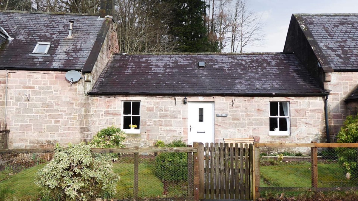 Thornhill Cottage | 2 bedroom accommodation in Thornhill