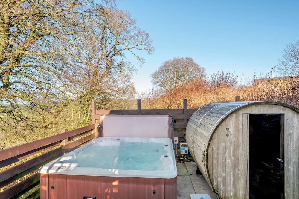 Dumfries Ski Chalet | 2 bedroom accommodation in Dumfries, Dumfries & Galloway