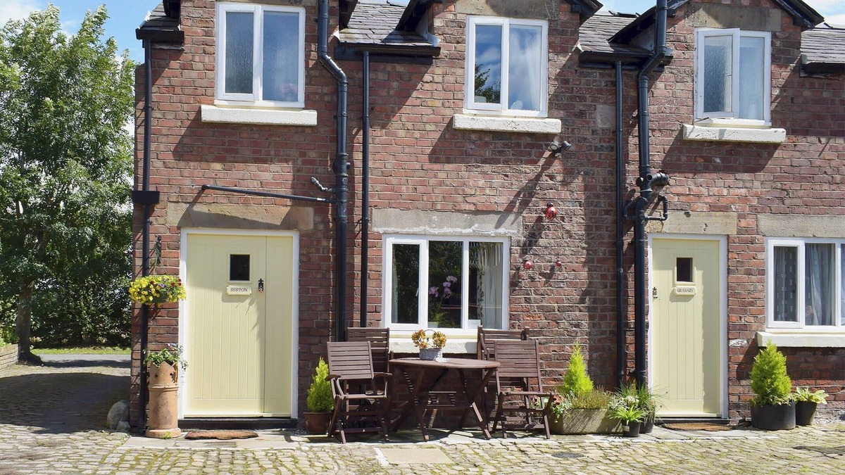 Ormskirk Cottage | 2 bedroom accommodation in Burscough, near Southport