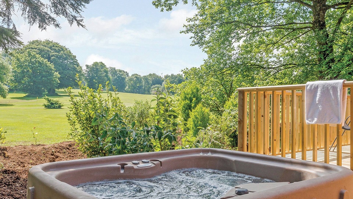 Narberth Ski Chalet | 2 bedroom accommodation in Narberth, Nr Tenby