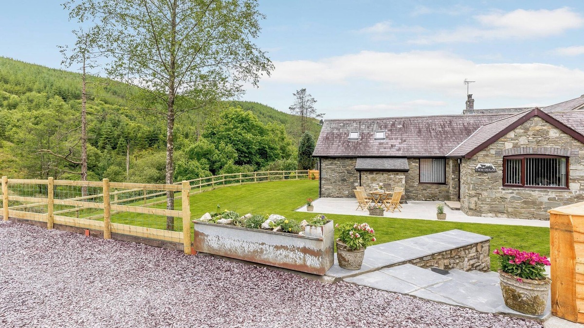 Tregaron Cottage | 2 bedroom accommodation in Llandewi Brefi, near Tregaron