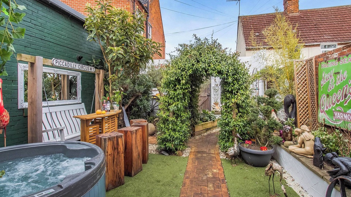 Worlingham Cottage | 2 bedroom accommodation in Beccles