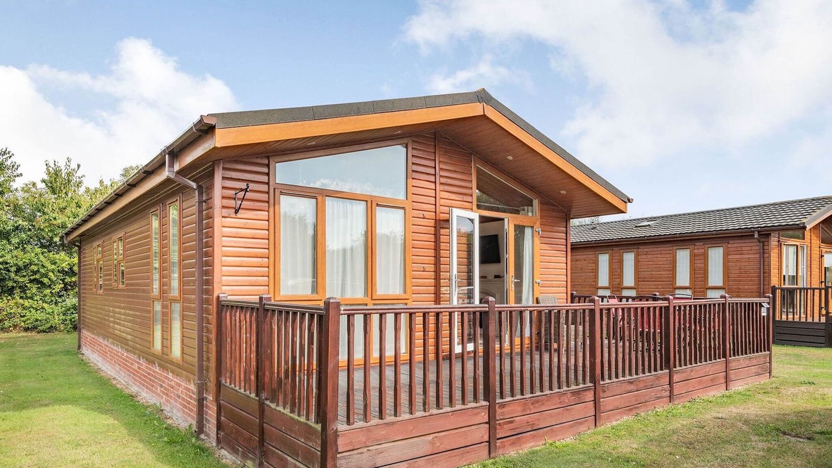 Yaxham Cabin | 2 bedroom accommodation in Yaxham, Dereham